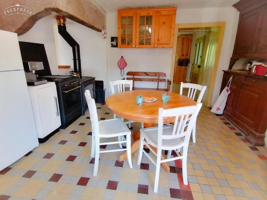 Ferme De Ma Grand-Mere Le Haut-du-Them Eksteriør billede